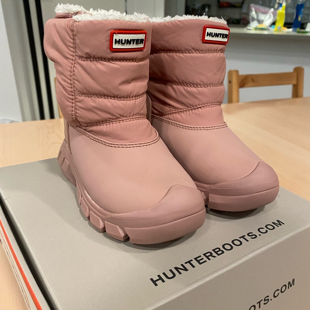 Hunter Medium Red Snow Boots